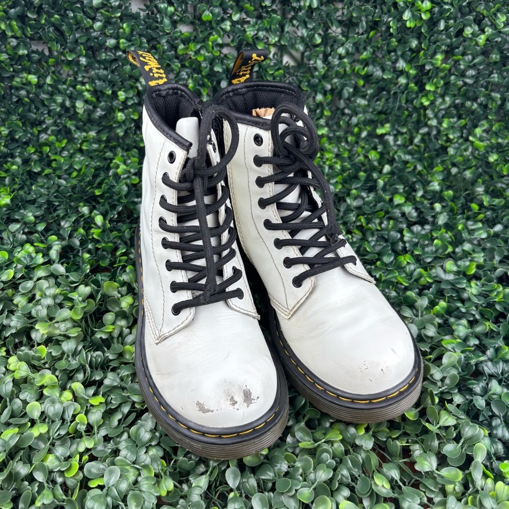 DR.MARTENS 1460 LACE UP BOOTS SIZE 2 Kids